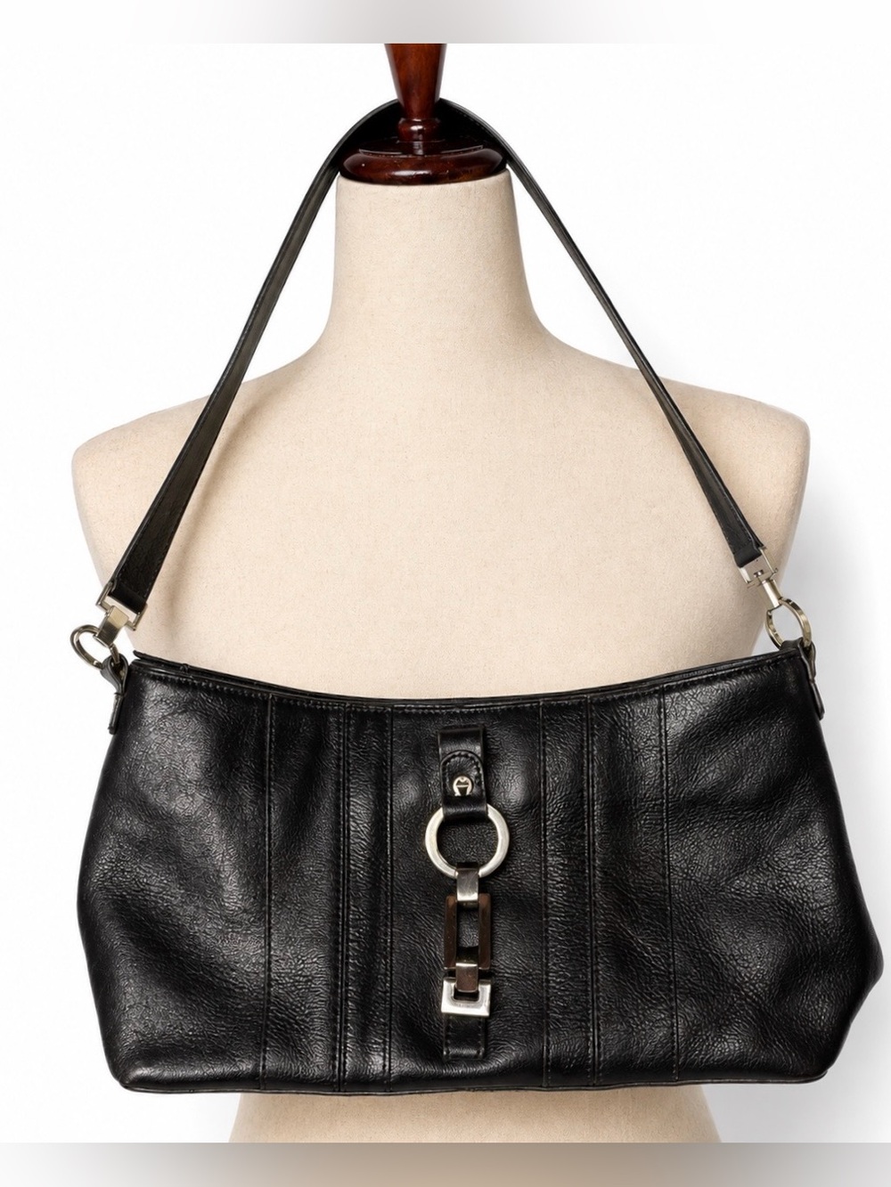 Vintage Etienne Aigner large baguette hand bag- shoulder bag. Black leather.
